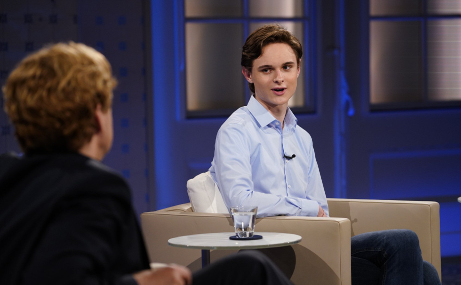 Max Kamp im Gespräch mit dem Moderator vom SWR Nachtcafé